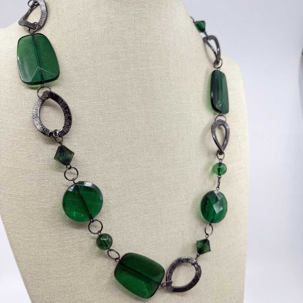Emerald Green Statement Necklace Faceted Beads Gunmetal Tone Links Boho Chic - Picture 10 of 17